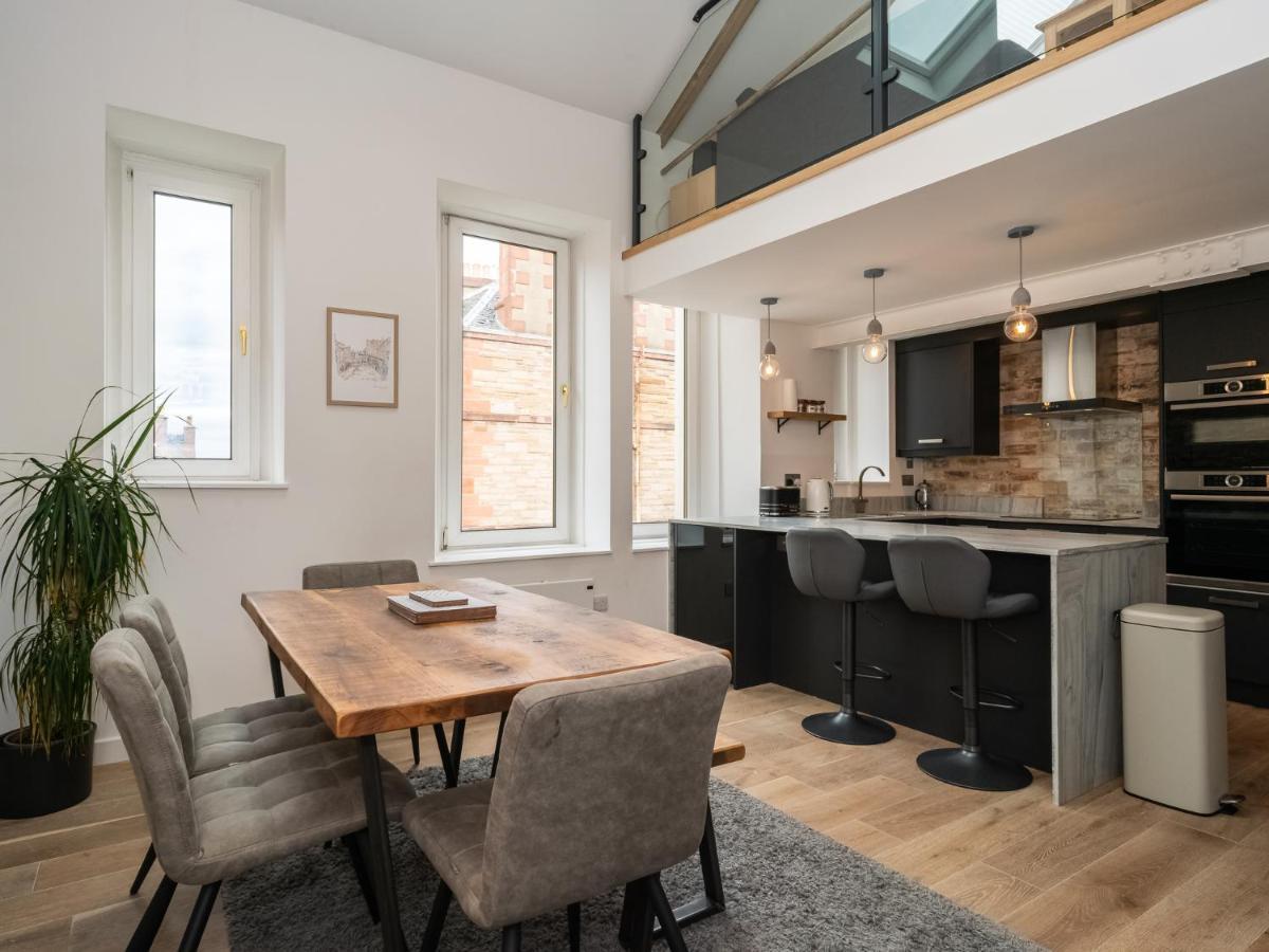 Апартаменты Pass The Keys Stunning 3 Bed Loft Style With Free Parking