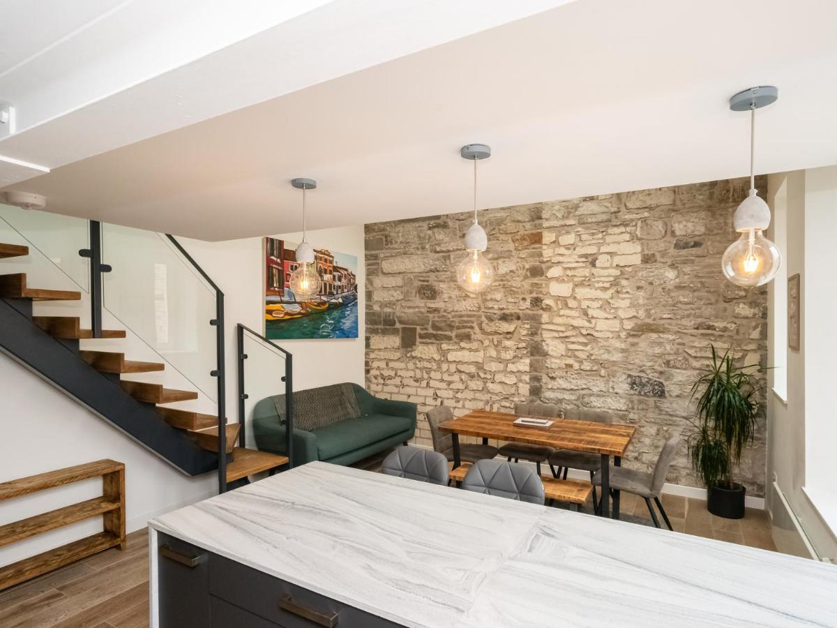 Апартаменты Pass The Keys Stunning 3 Bed Loft Style With Free Parking Эдинбург