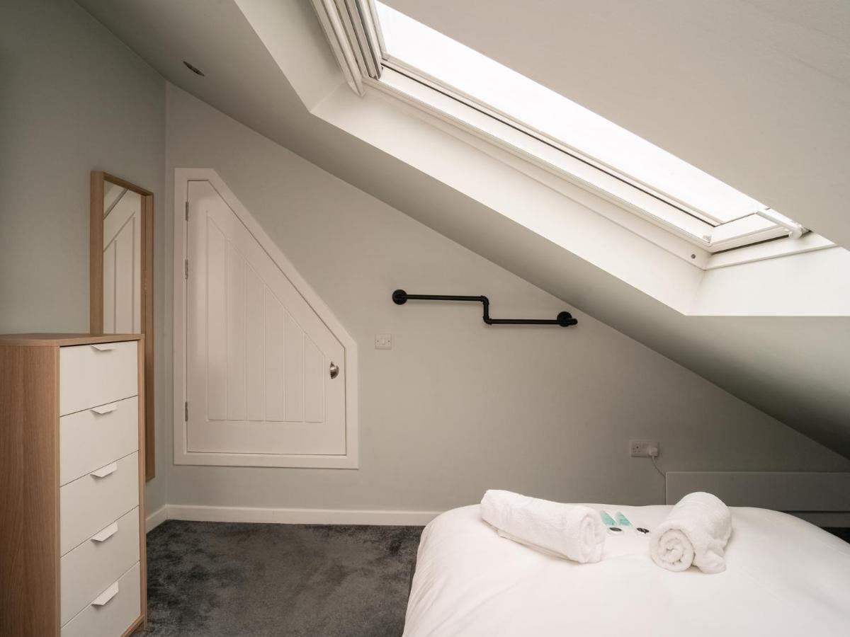 Pass The Keys Stunning 3 Bed Loft Style With Free Parking Апартаменты