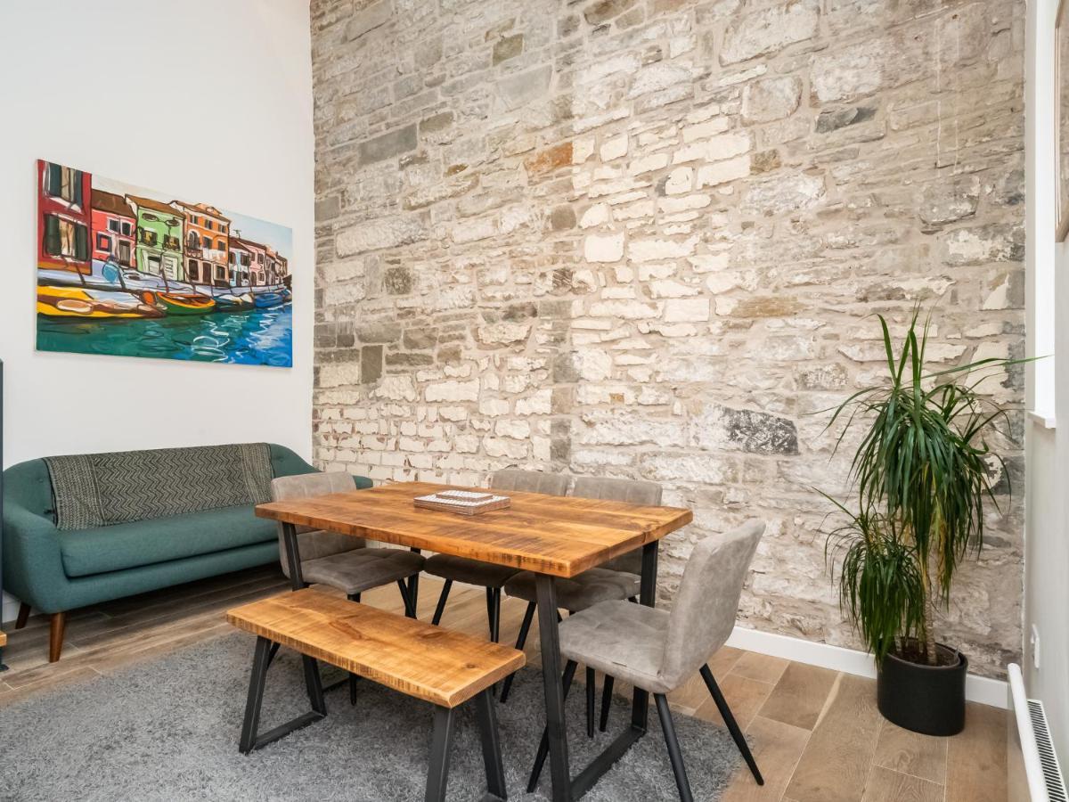 Апартаменты Pass The Keys Stunning 3 Bed Loft Style With Free Parking