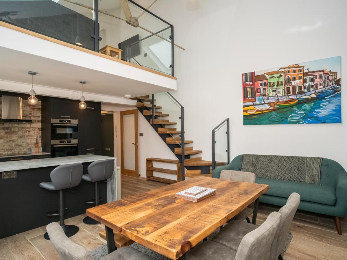 Pass The Keys Stunning 3 Bed Loft Style With Free Parking Appartamento *