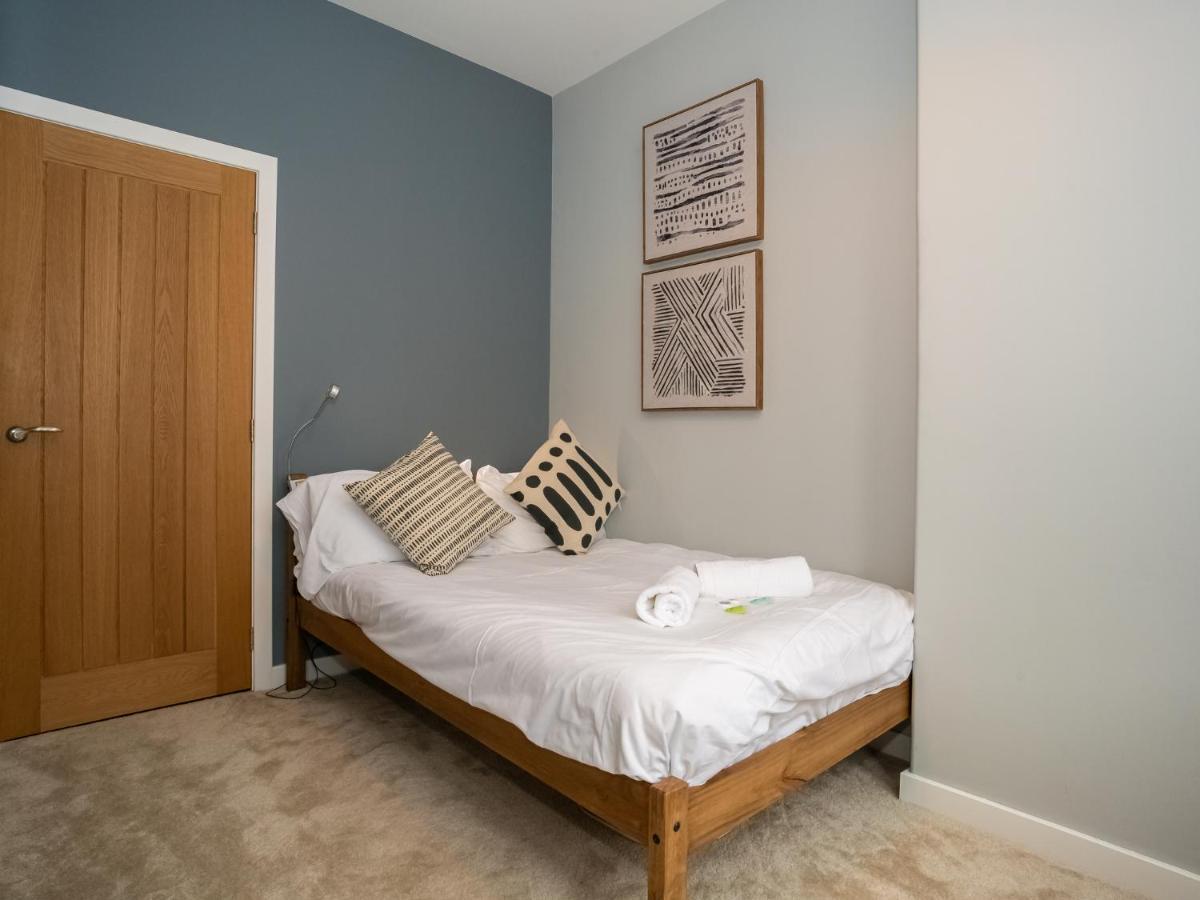 Pass The Keys Stunning 3 Bed Loft Style With Free Parking Appartamento