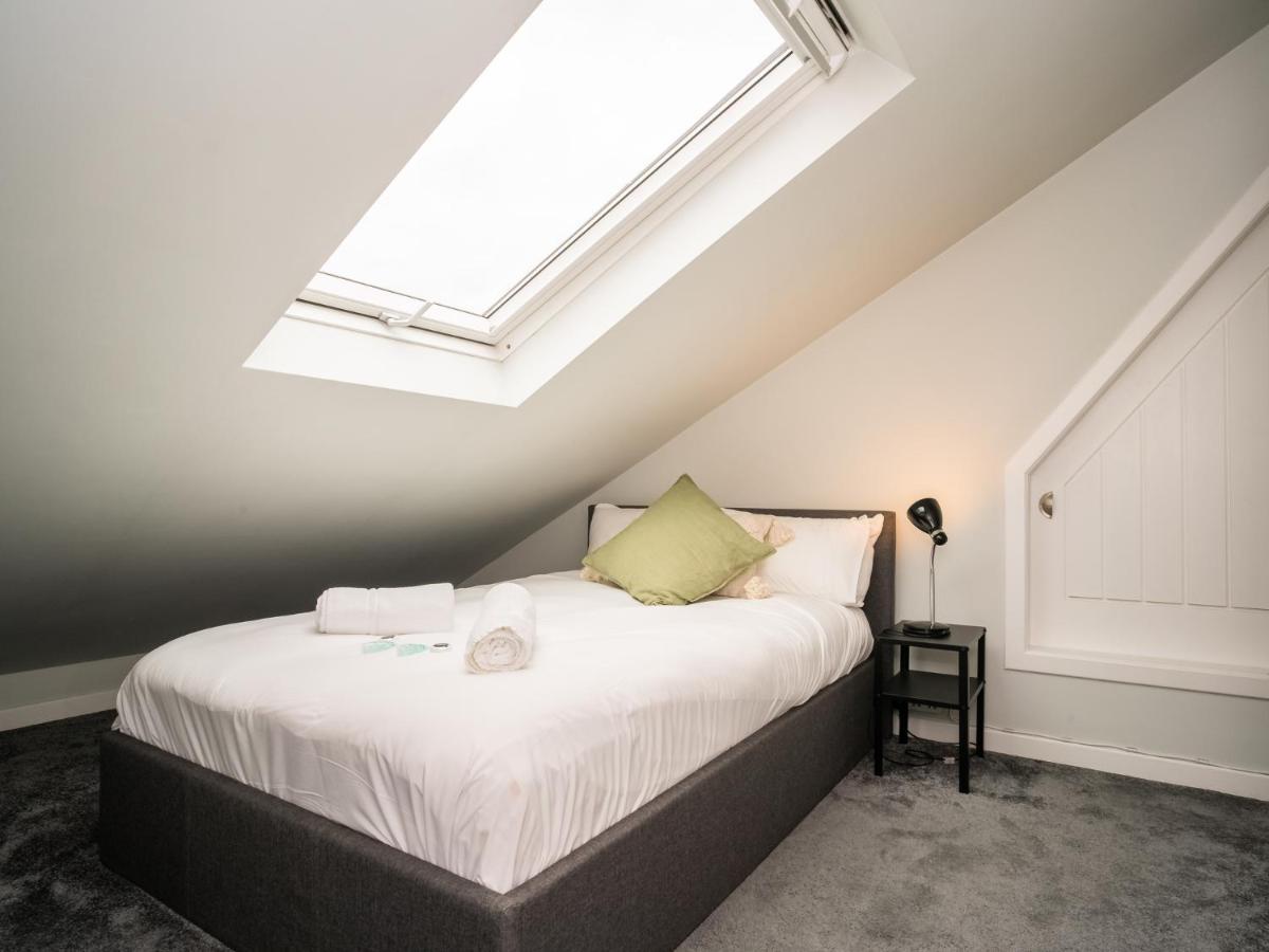 Pass The Keys Stunning 3 Bed Loft Style With Free Parking Appartamento
